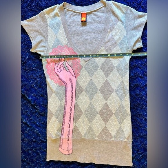 Vintage Y2K BlackChandelier T-Shirt with Unique Print SZ M - Picture 4 of 8